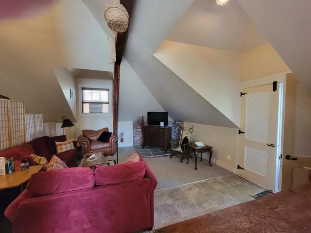 $1,995 | 75 Summer Street, Unit 2, Bristol, NH 03222