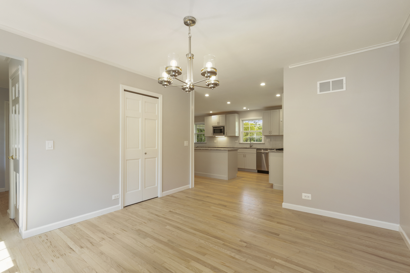 307 Roberts Road Inverness, IL 60067 - Photo 10 of 30