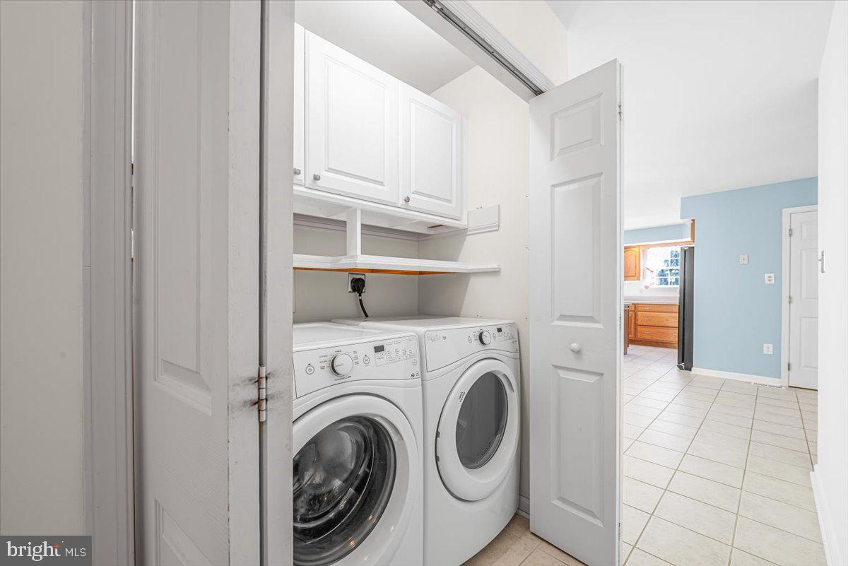 19626 Garretts Mill Road Knoxville, MD 21758 - Photo 19 of 38 a view of a hallway with washer and dryer