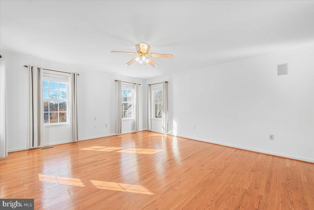 19626 Garretts Mill Road Knoxville, MD 21758 - Photo 23 of 38 a view of an empty room with a window