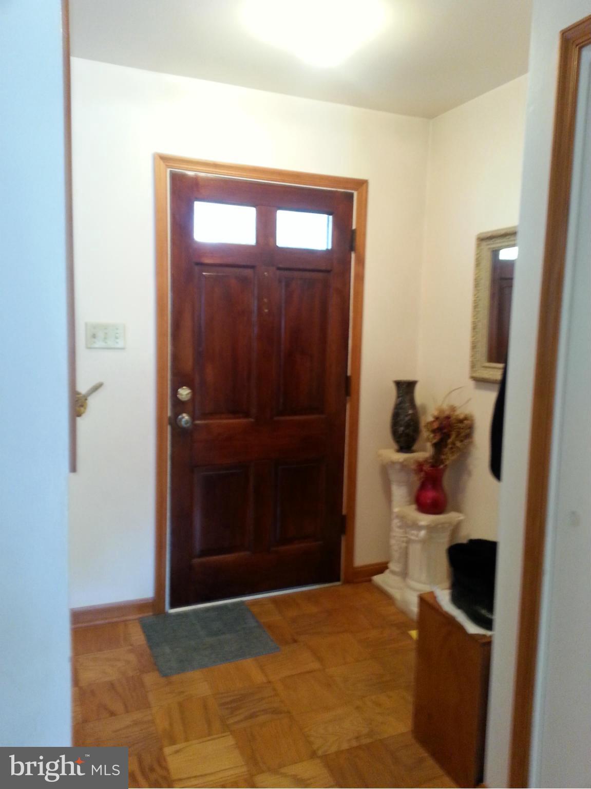 7411 Farnum Street Springfield, VA 22151 - Photo 4 of 8 Interior (General)