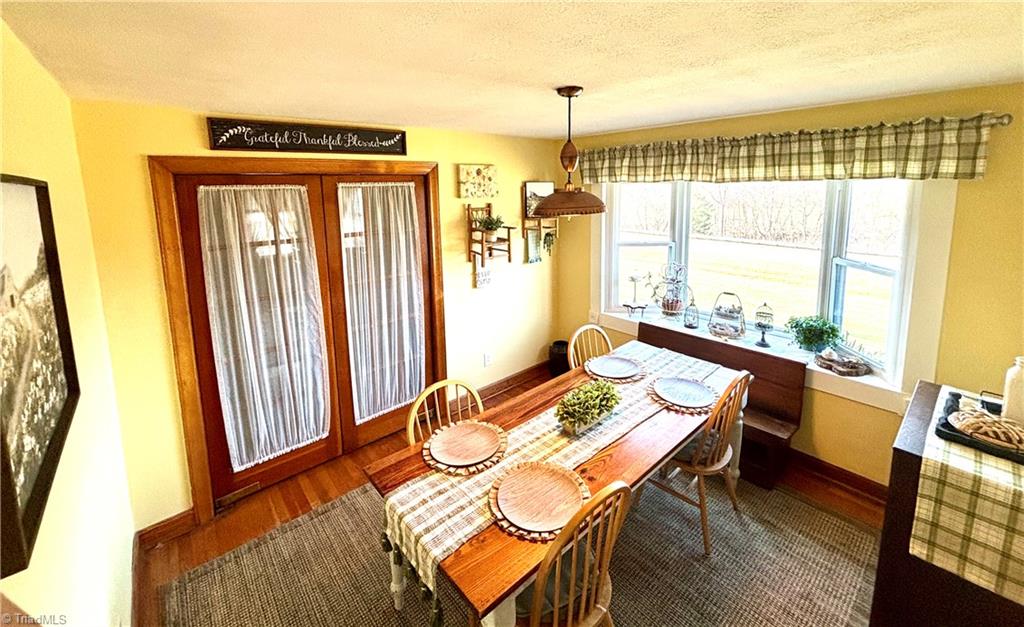 3391 Asbury Road Mount Airy, NC 27030 - Photo 11 of 39 Dining Room