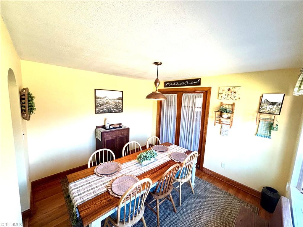 3391 Asbury Road Mount Airy, NC 27030 - Photo 12 of 39 Dining Room