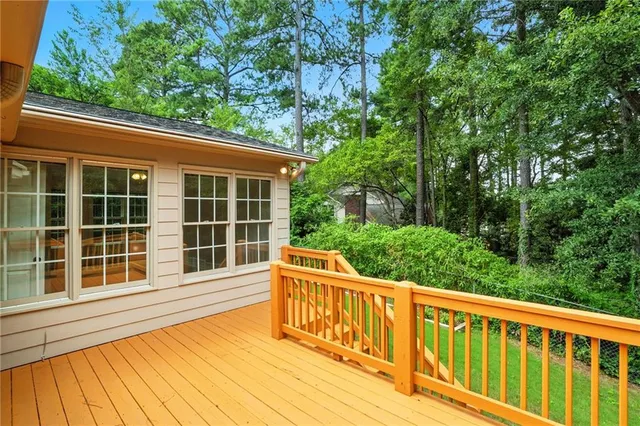 a view of a house with backyard and porch