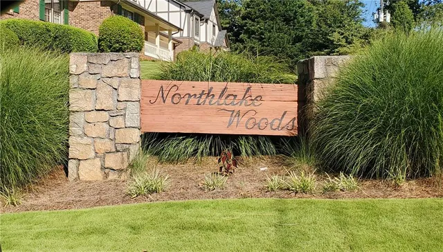 a picture of a bench in the wall