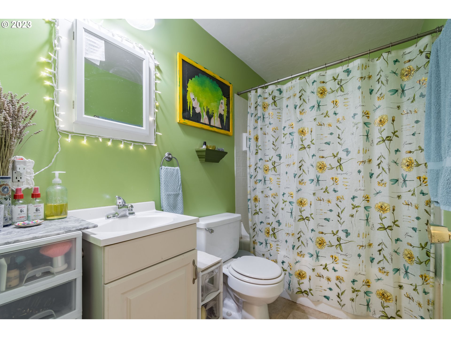 1275 West 5th Avenue Eugene, OR 97402 - Photo 13 of 31 a bathroom with a sink toilet and shower