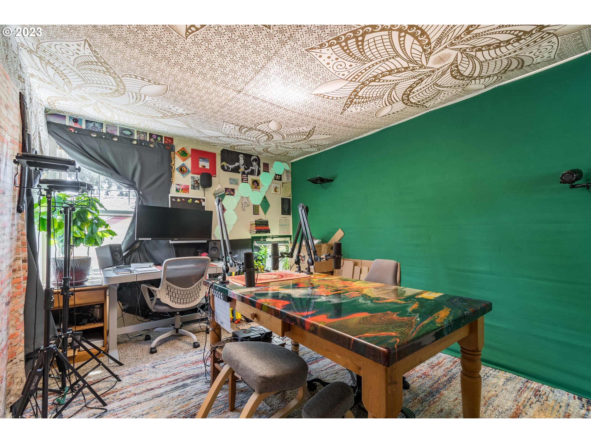 1275 West 5th Avenue Eugene, OR 97402 - Photo 23 of 31 a outdoor space with furniture