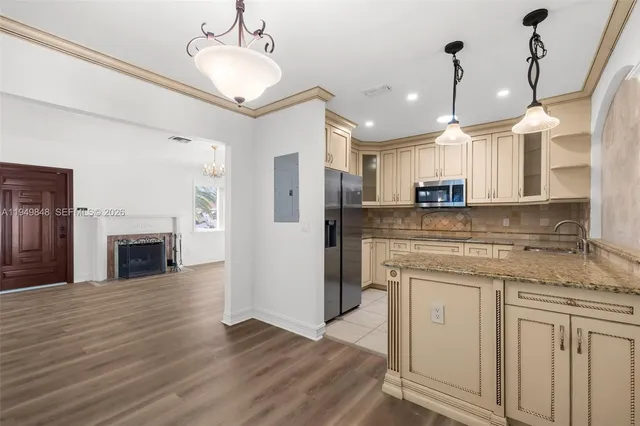 $3,500 | 3411 Southwest 27th Street, Unit 3411, Miami, FL 33133