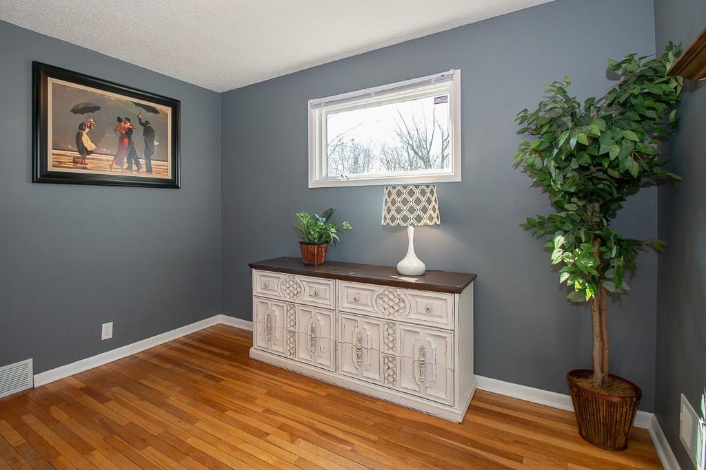 9126 Warwick Road Indianapolis, IN 46240 - Photo 17 of 33 Gallery Image 17