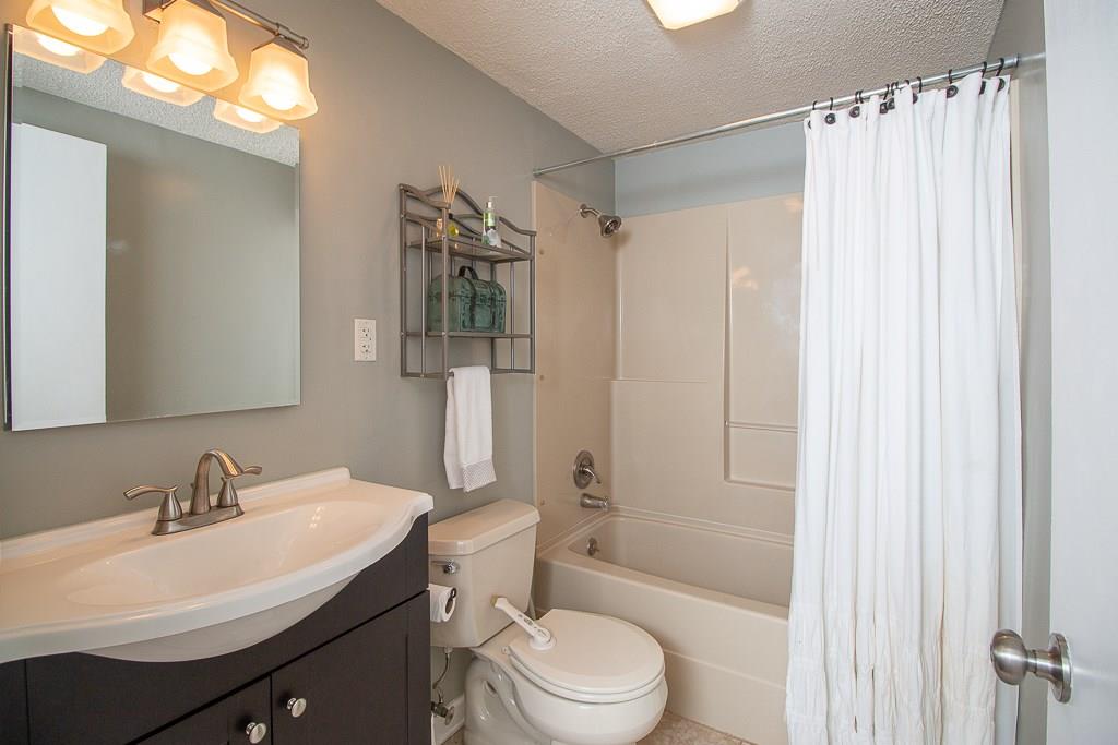 9126 Warwick Road Indianapolis, IN 46240 - Photo 18 of 33 Gallery Image 18