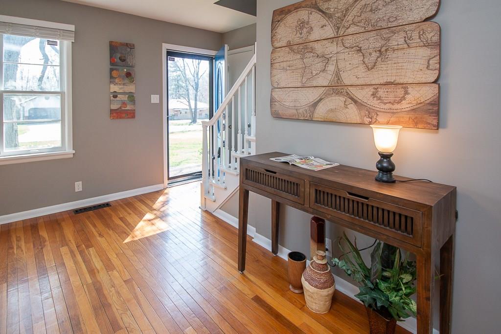 9126 Warwick Road Indianapolis, IN 46240 - Photo 4 of 33 Gallery Image 4