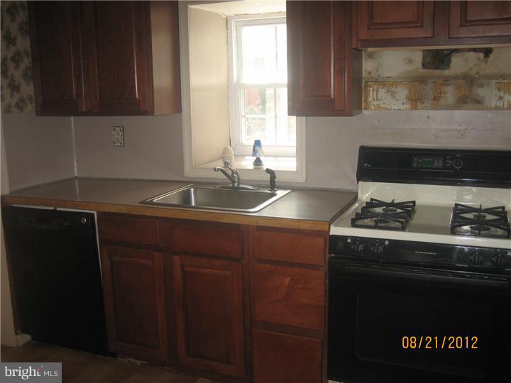 15 Harvin Road Upper Darby, PA 19082 - Photo 5 of 12 Kitchen