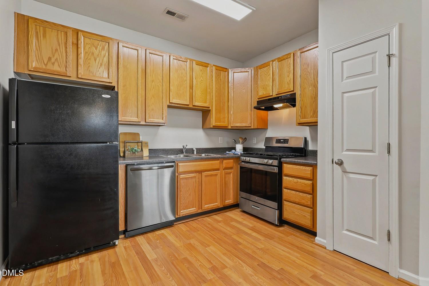 8620 Neuse Club Lane, Unit 107 Raleigh, NC 27616 - Photo 14 of 33 014-029-Kitchen-1500x1000