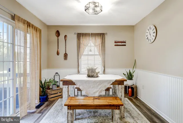 a view of entryway and workspace