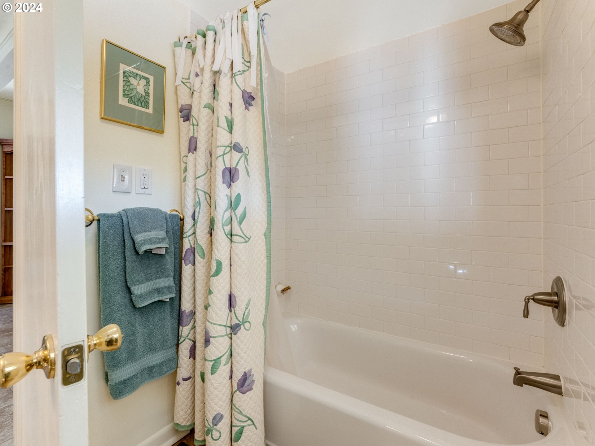 4144 Southeast Ogden Street Portland, OR 97202 - Photo 14 of 27 a bathroom with a shower