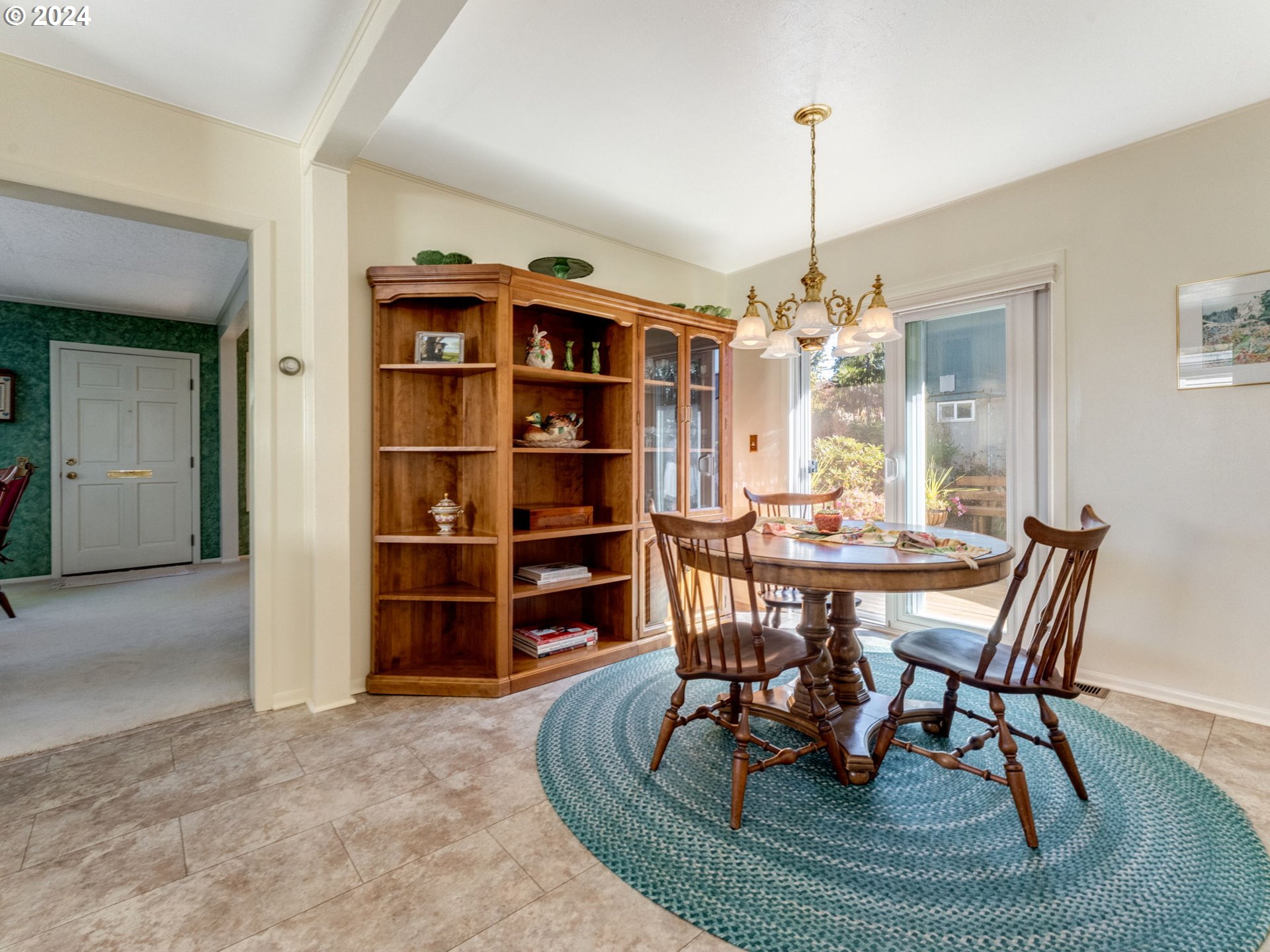 4144 Southeast Ogden Street Portland, OR 97202 - Photo 10 of 27 a view of a dining room with furniture