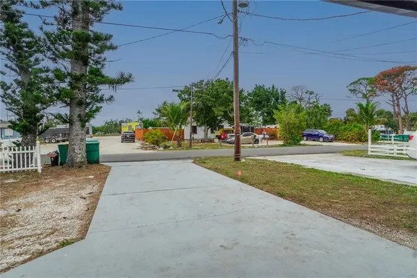a view of a yard with basketball court