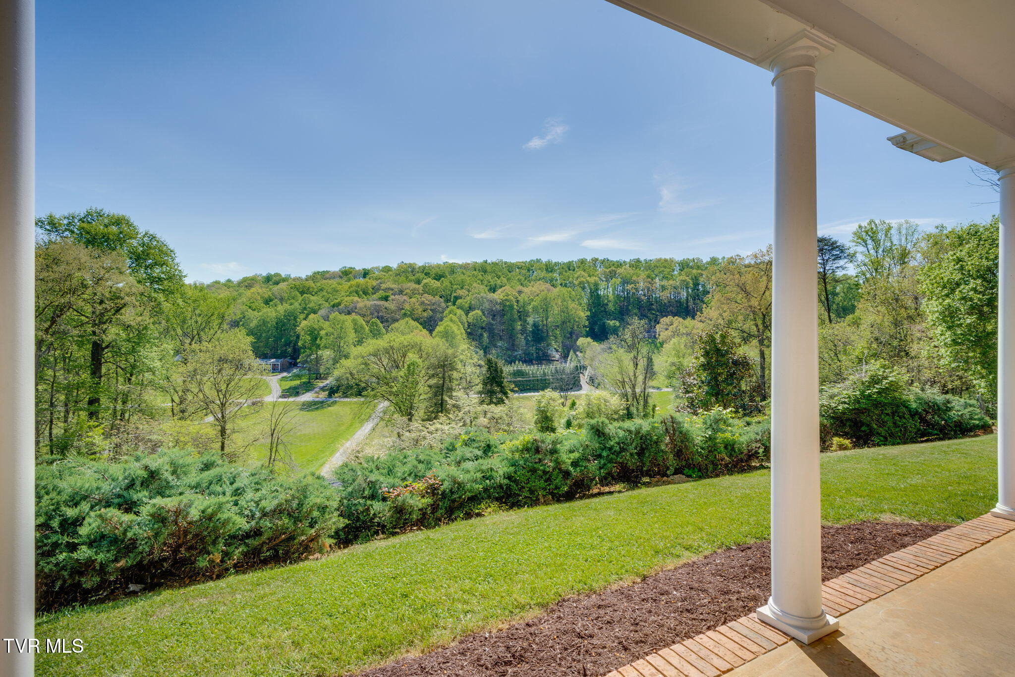 512 Hidden Valley Road Kingsport, TN 37663 - Photo 2 of 55 002