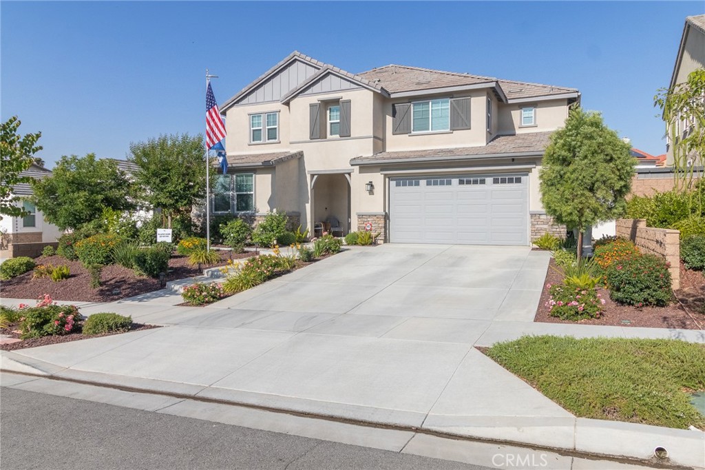 1827 Montecito Lane Redlands, CA 92374 - Photo 3 of 60 a front view of a house with a yard and garage