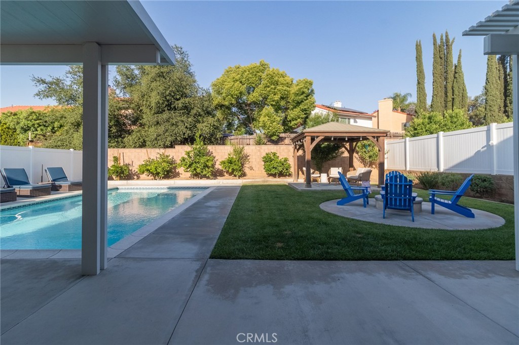 1827 Montecito Lane Redlands, CA 92374 - Photo 46 of 60 a view of a patio with table and chairs potted plants near palm trees