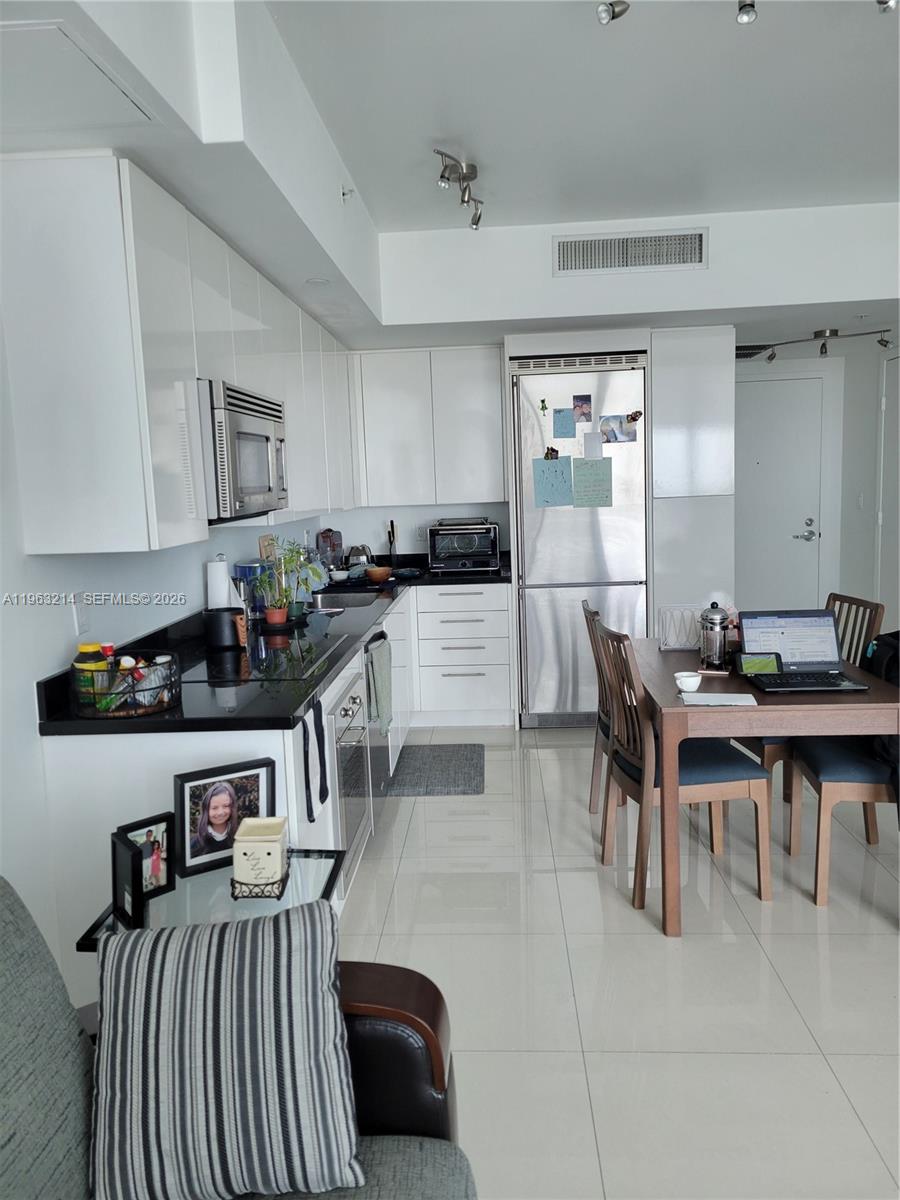 92 Southwest 3rd Street, Unit 2107 Miami, FL 33130 - Photo 4 of 24