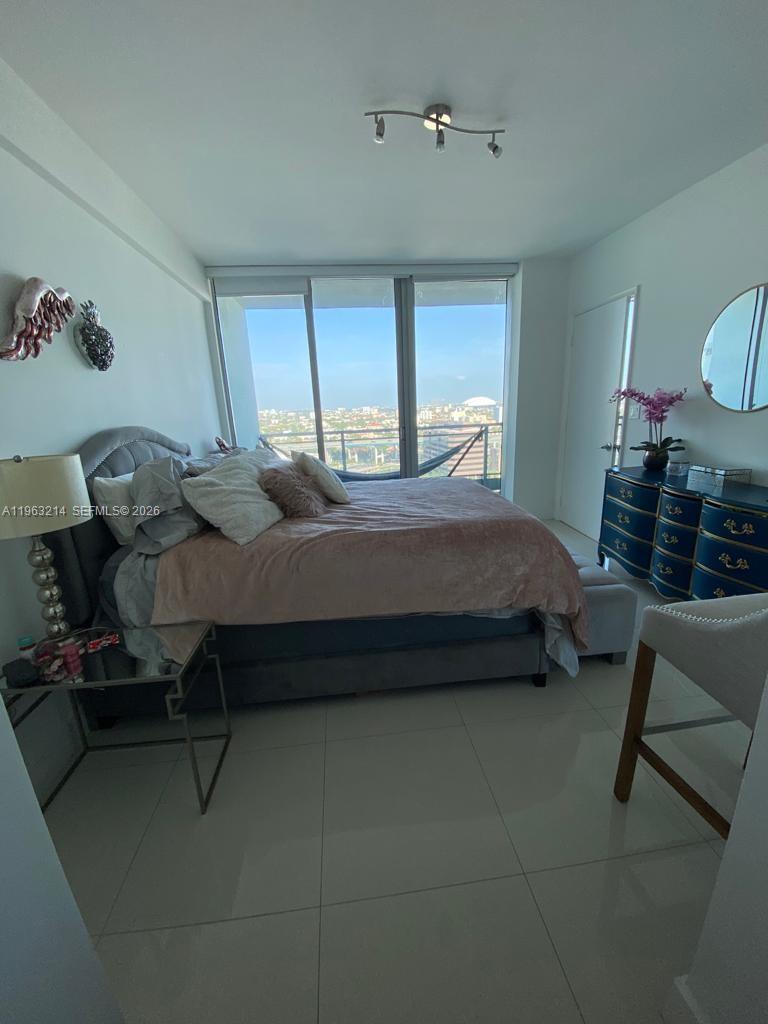 92 Southwest 3rd Street, Unit 2107 Miami, FL 33130 - Photo 10 of 24