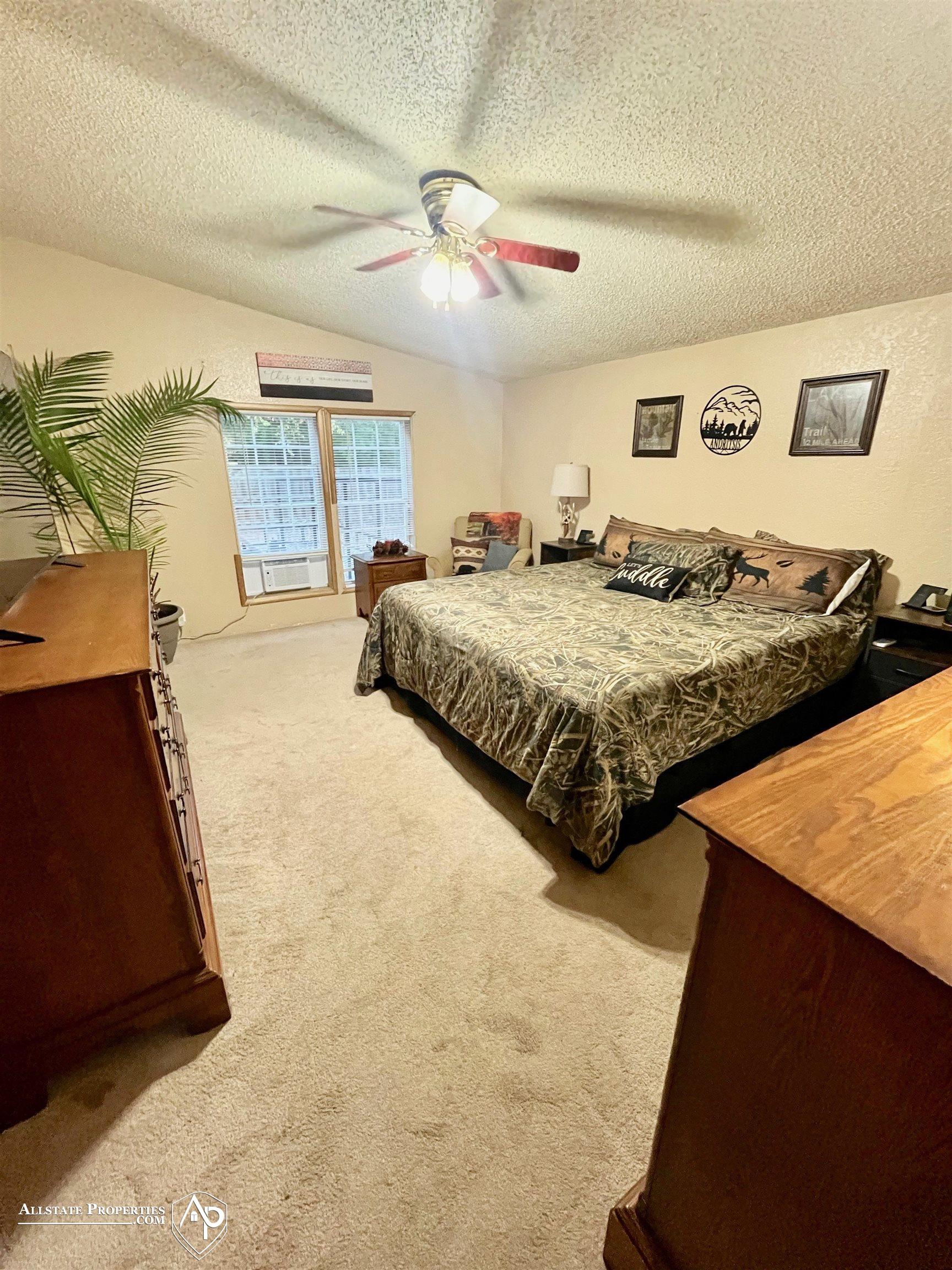 5440 East Coldwater Road Flint, MI 48506 - Photo 20 of 37 50157791-6743b1ea-388a-450a-be16-f6a949f5ca34.JPG