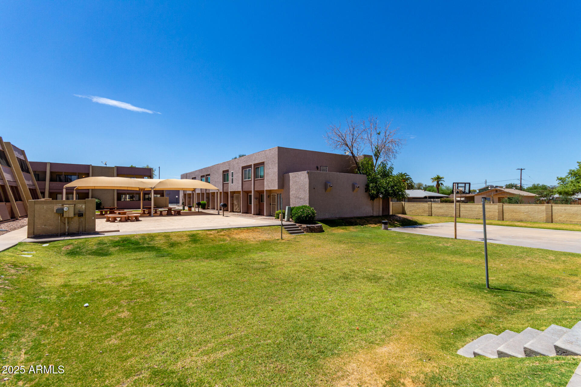 622 West 14th Street Tempe, AZ 85281 - Photo 16 of 18 a swimming pool with yard in front of it