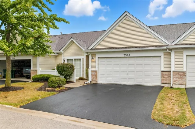 $297,000 | 2346 Ashbrook Lane, Grayslake, IL 60030