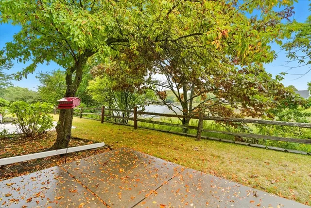 $297,000 | 2346 Ashbrook Lane, Grayslake, IL 60030