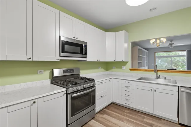 $297,000 | 2346 Ashbrook Lane, Grayslake, IL 60030