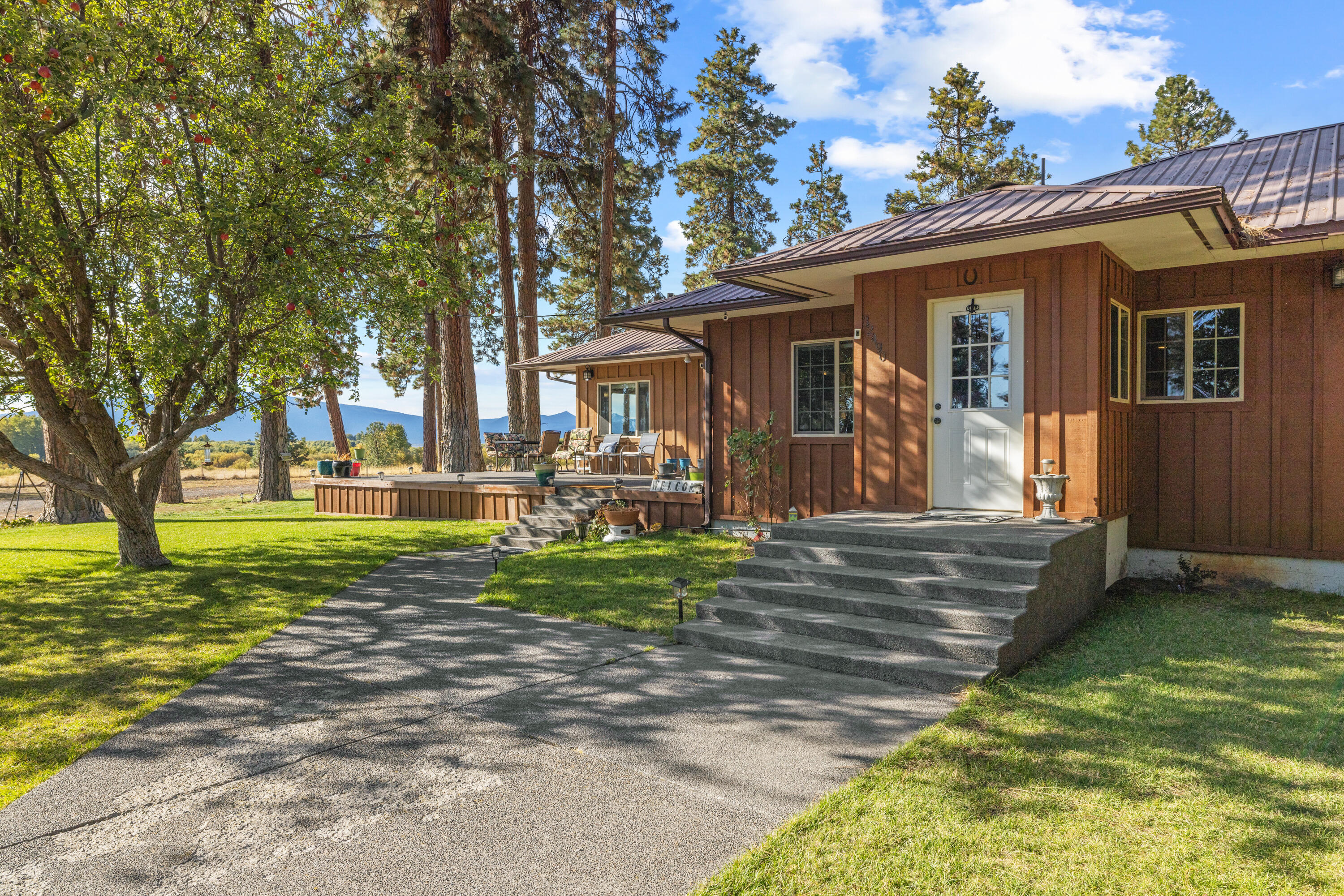 32486 Modoc Point Road Chiloquin, OR 97624 - Photo 1 of 135 32490 Modoc Point Rd-001