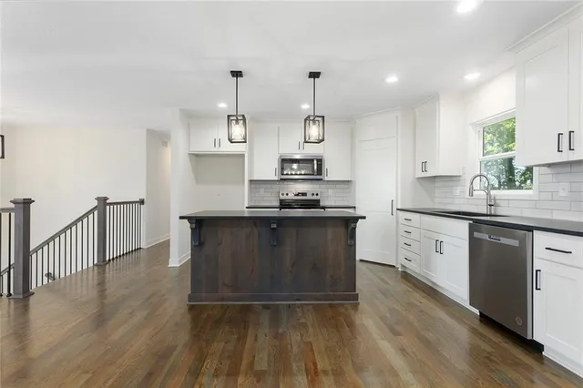 $375,000 | 1320 North Holland Court, Independence, MO 64056