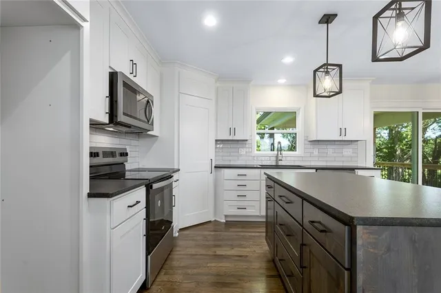 $375,000 | 1320 North Holland Court, Independence, MO 64056