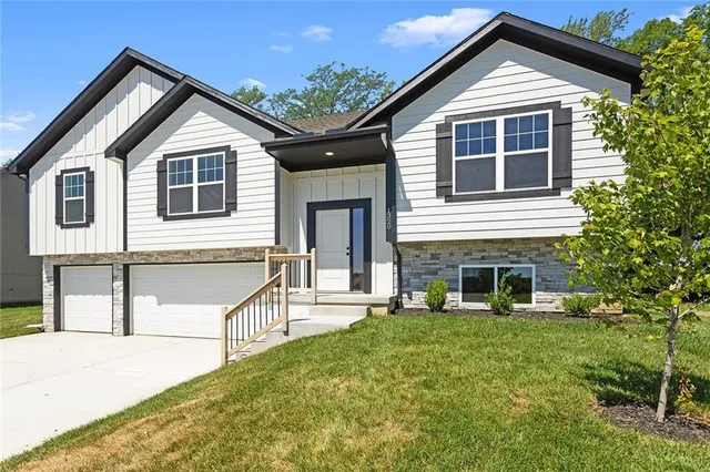 $375,000 | 1320 North Holland Court, Independence, MO 64056