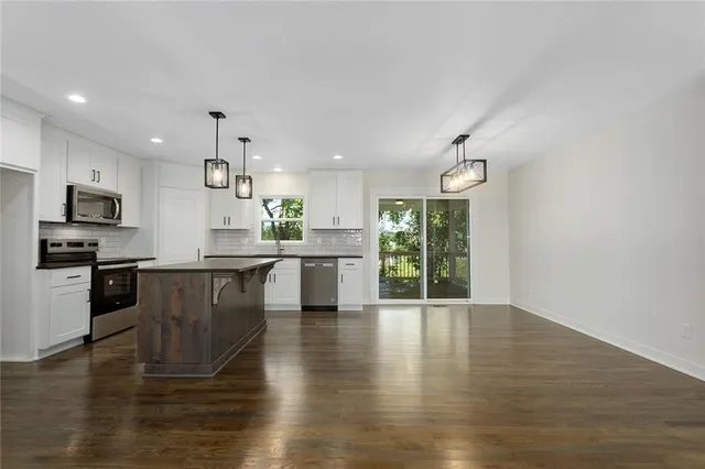 $375,000 | 1320 North Holland Court, Independence, MO 64056