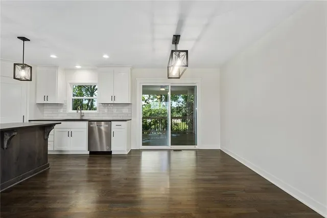 $375,000 | 1320 North Holland Court, Independence, MO 64056