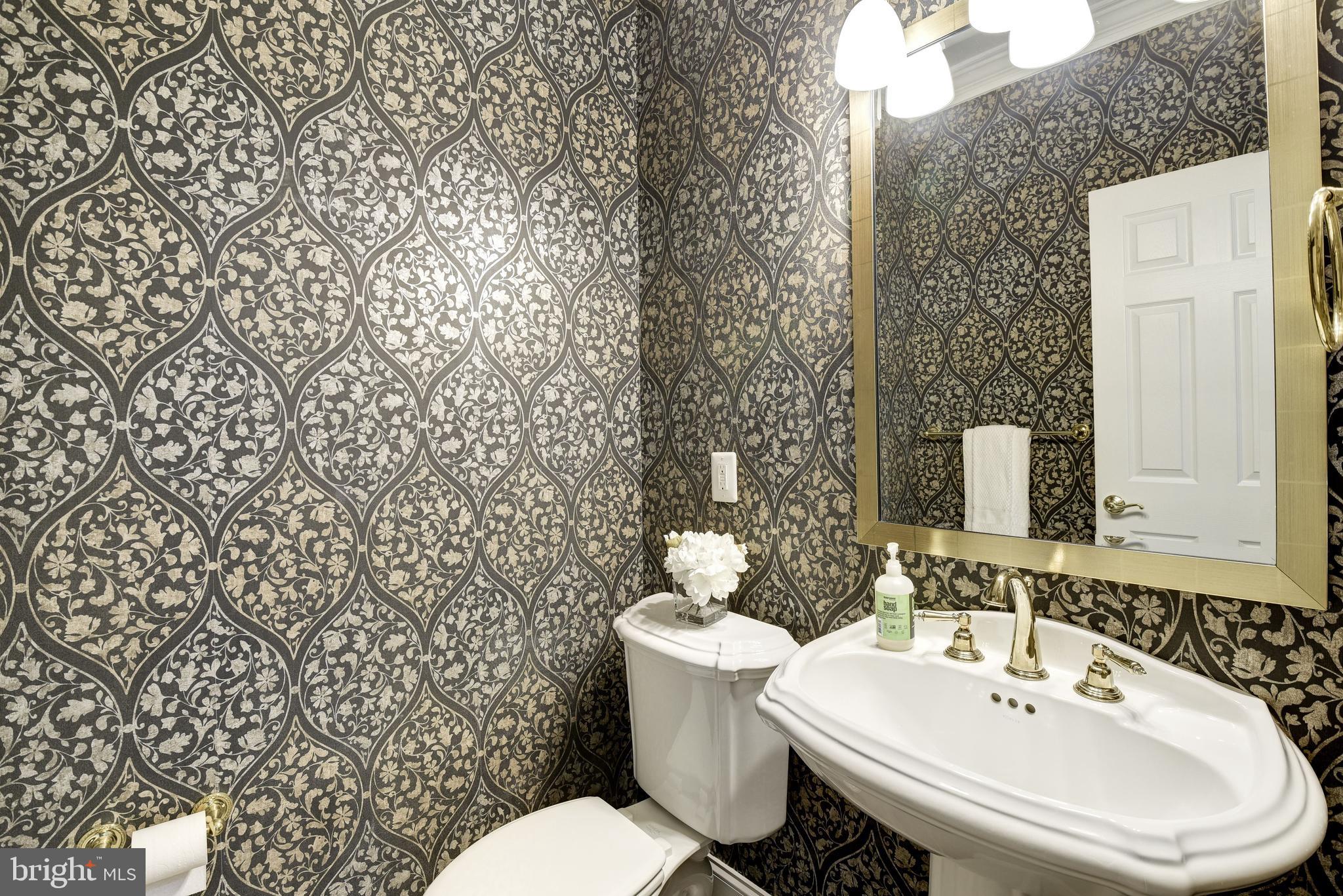 15818 Laughlin Lane Silver Spring, MD 20906 - Photo 10 of 60 Powder room