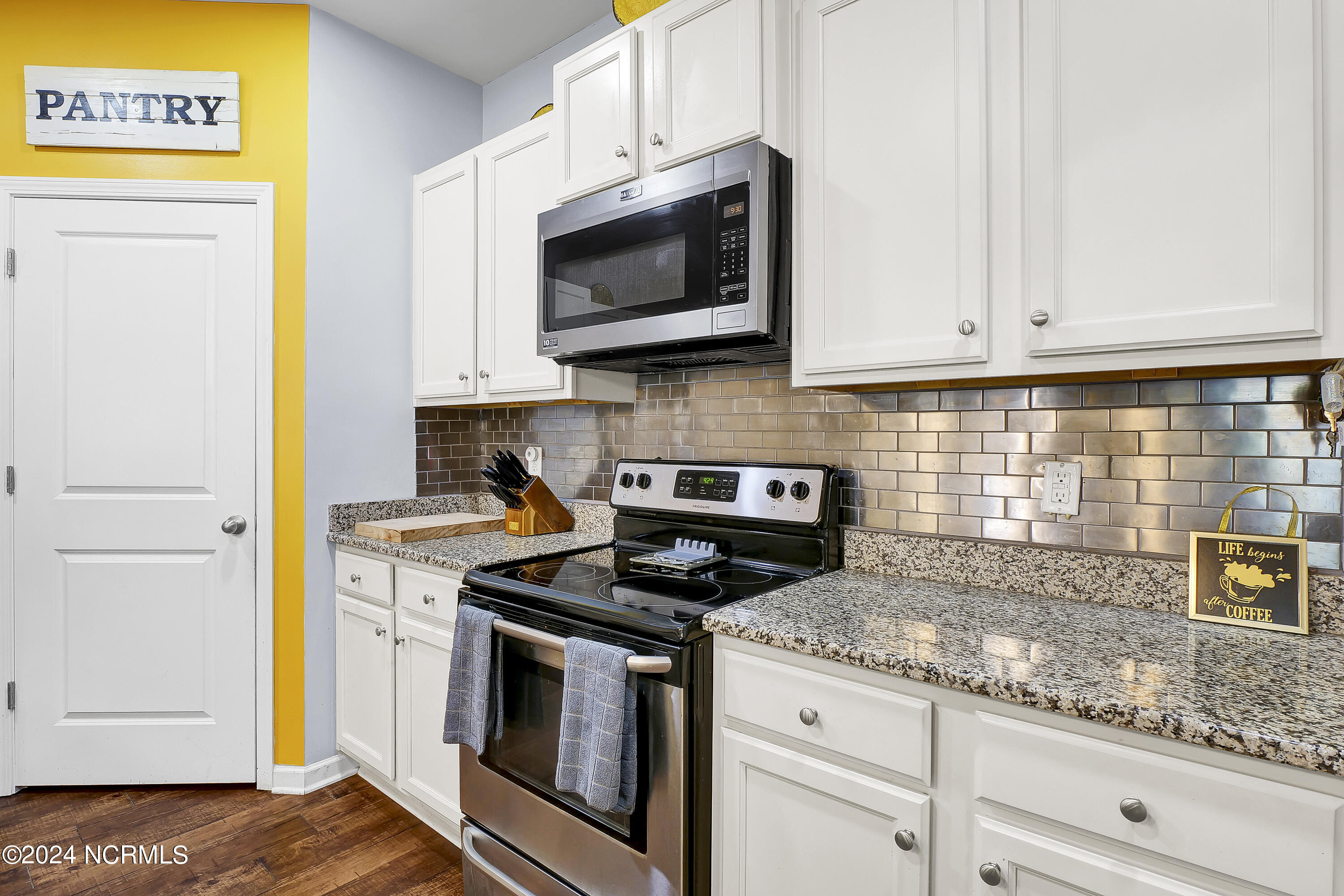125 Mardella Way Holly Ridge, NC 28445 - Photo 8 of 45 Kitchen