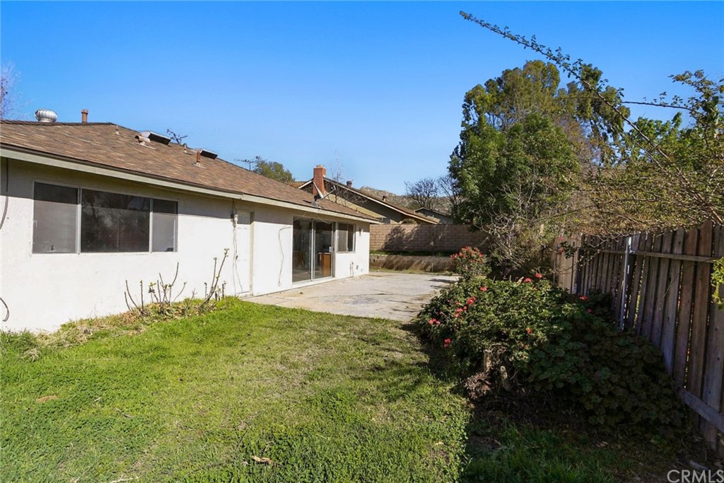 340 Maravilla Drive Riverside, CA 92507 - Photo 34 of 35 a front view of a house with a garden