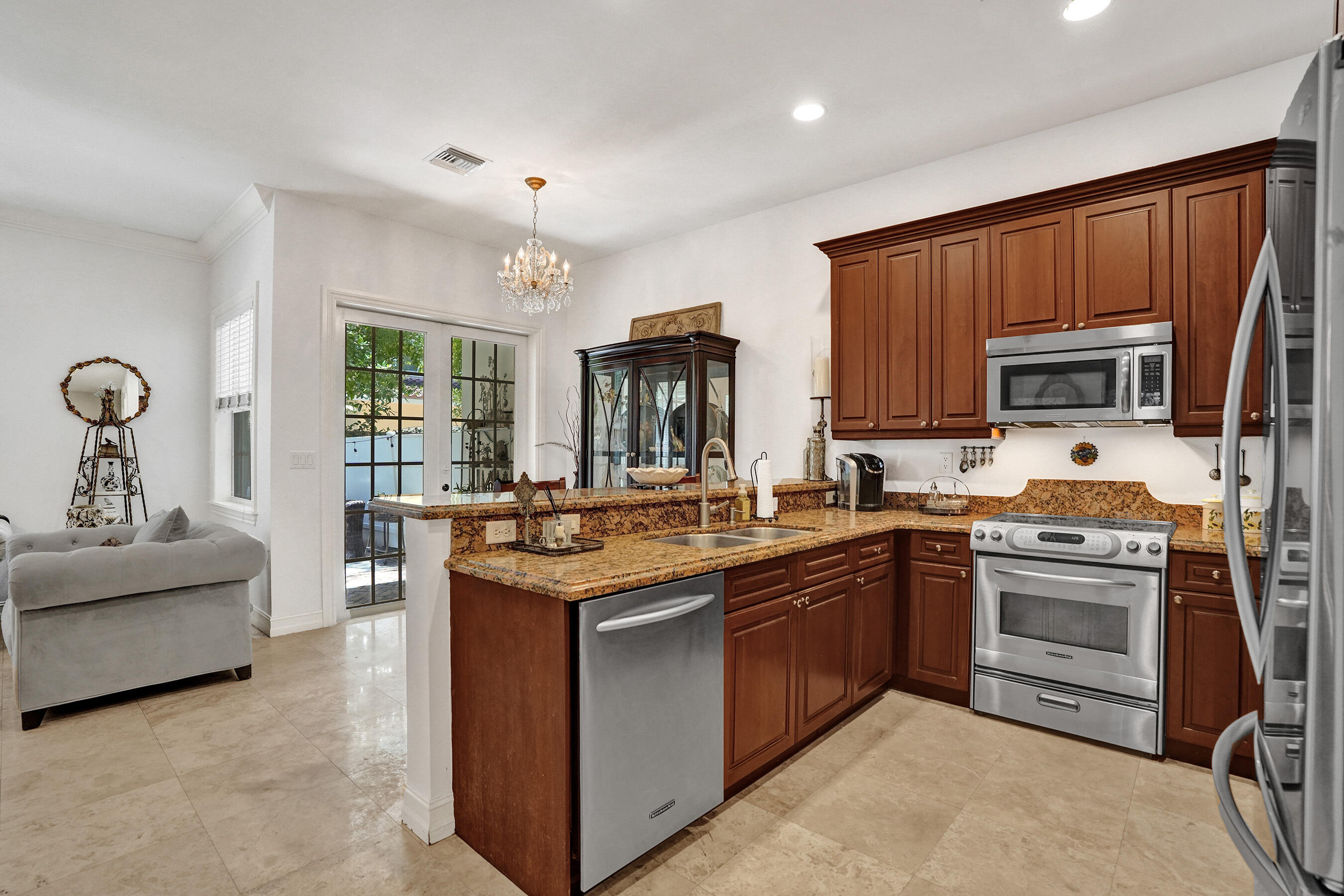 1127 North Victoria Park Road Fort Lauderdale, FL 33304 - Photo 6 of 45 DSC06794