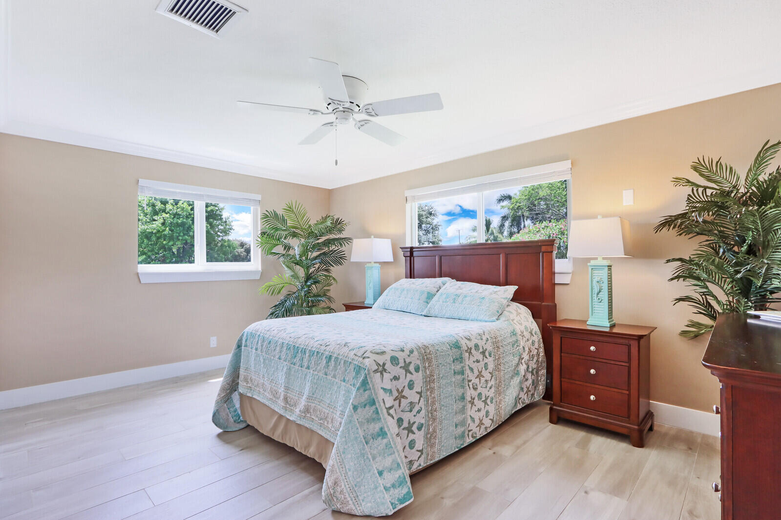 1615 Venus Avenue Jupiter, FL 33469 - Photo 19 of 24 Guest Bedroom