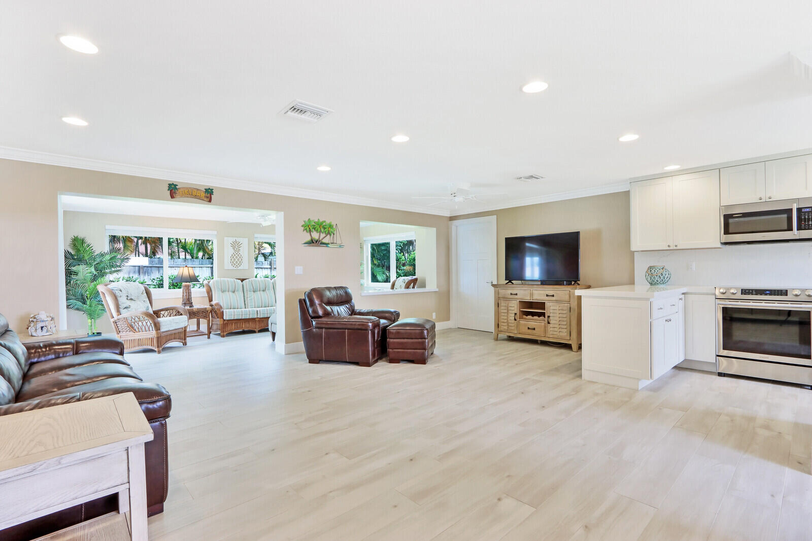 1615 Venus Avenue Jupiter, FL 33469 - Photo 7 of 24 Living Room