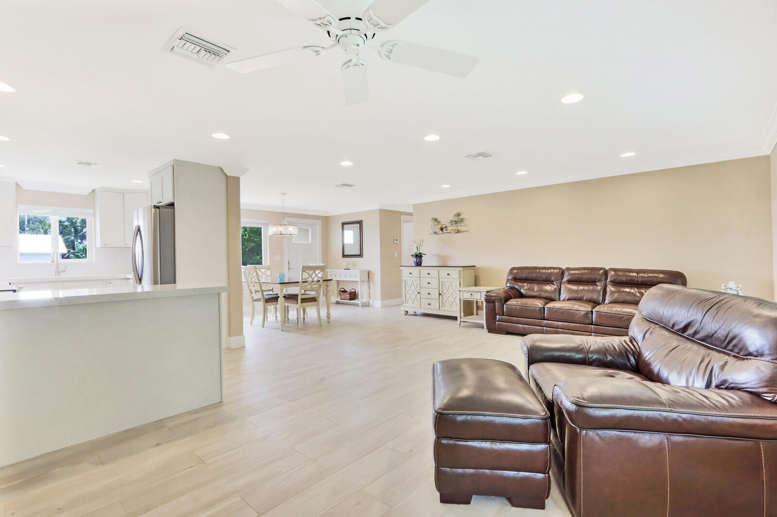 1615 Venus Avenue Jupiter, FL 33469 - Photo 8 of 24 Living Room