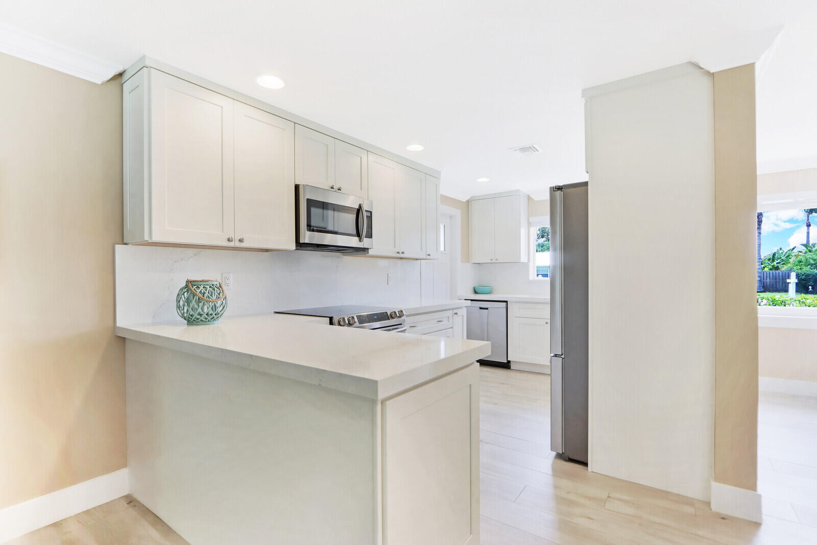 1615 Venus Avenue Jupiter, FL 33469 - Photo 9 of 24 Kitchen