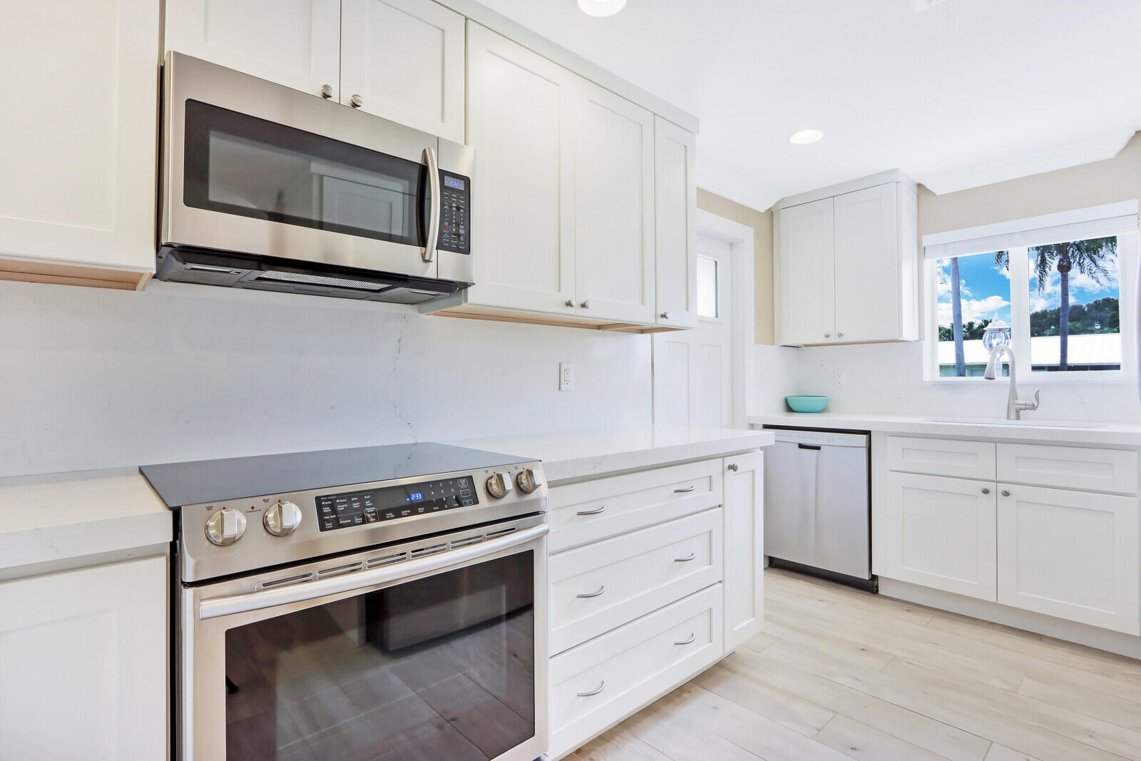 1615 Venus Avenue Jupiter, FL 33469 - Photo 10 of 24 Kitchen