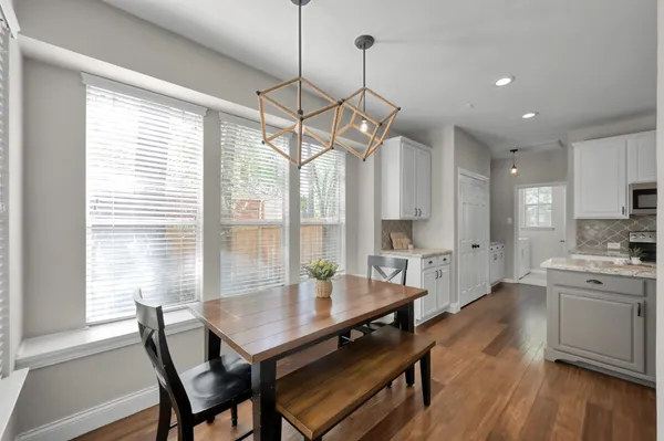 $499,900 | 42 East Knightsbridge Drive, The Woodlands, TX 77385