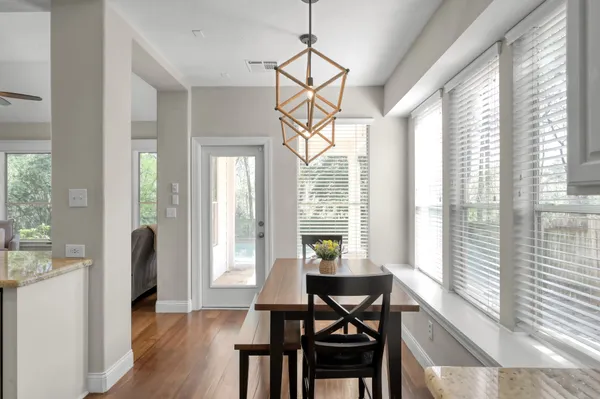 $499,900 | 42 East Knightsbridge Drive, The Woodlands, TX 77385