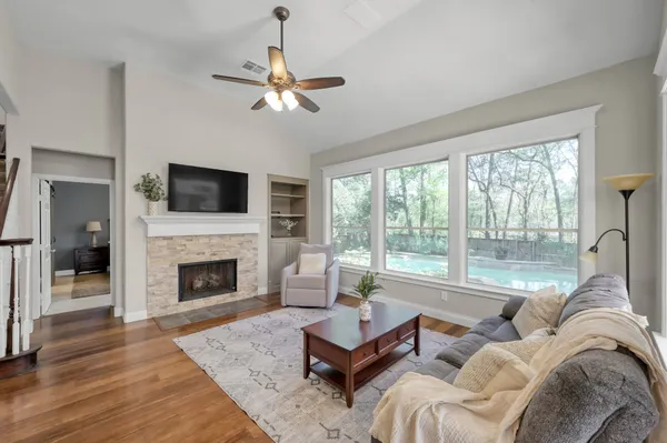 $499,900 | 42 East Knightsbridge Drive, The Woodlands, TX 77385
