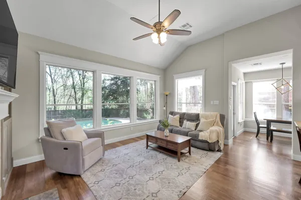 $499,900 | 42 East Knightsbridge Drive, The Woodlands, TX 77385